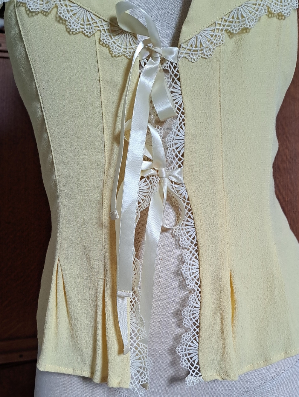 Free People "Lost In Your Love" Lace Trim Vest Top in Mellow Yellow - Size M - Picture 2 of 9